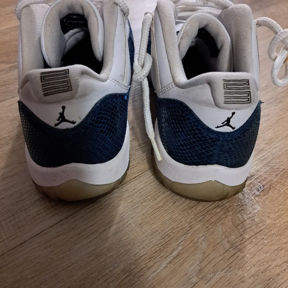 Jordan Navy and White Low-Top Sneakers Men's Size 11
